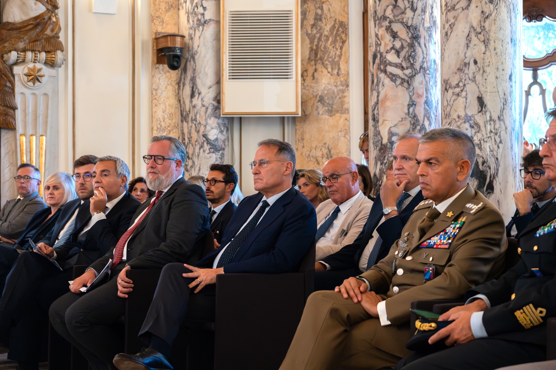 Pubblico in ascolto durante i lavori